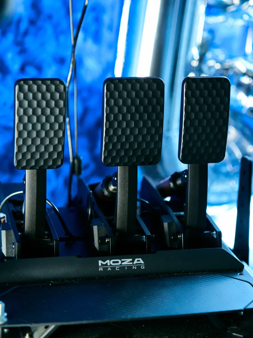 Кокпит для симрейсинга Moza R12 V2 — Sora Racing Краснодар