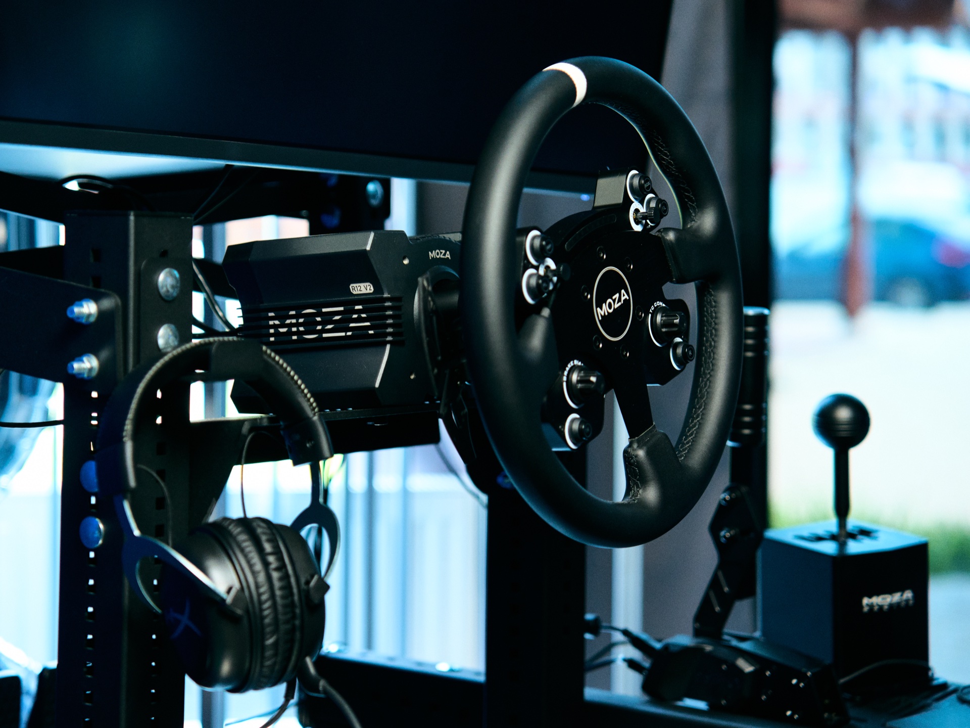 Игровая зона Sora Racing с профессиональными автосимуляторами Moza R12 V2 в Краснодаре